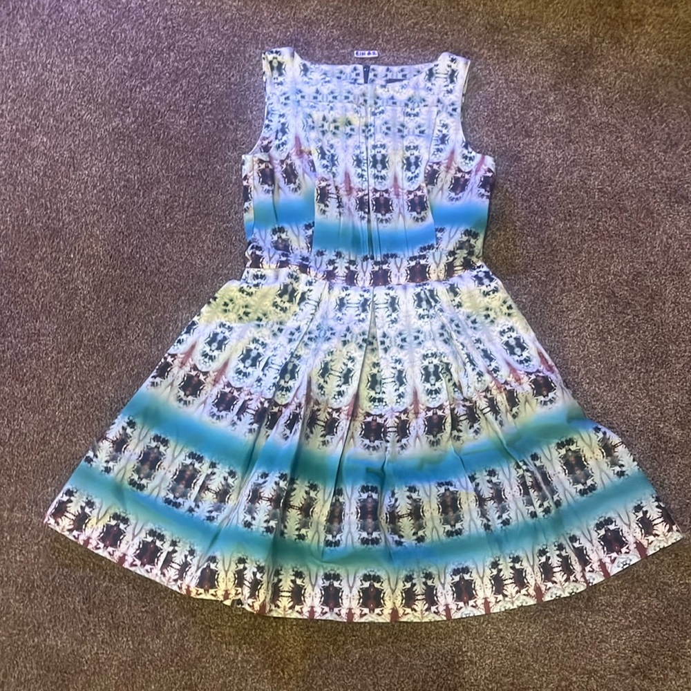 Cue dress with pockets. Size 10. In great condition.